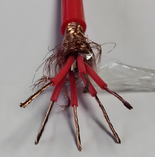 南牌電纜今天就跟您說說遇到電纜進水應該怎么做.jpg 南牌電纜今天就跟您說說遇到電纜進水應該怎么做.jpg